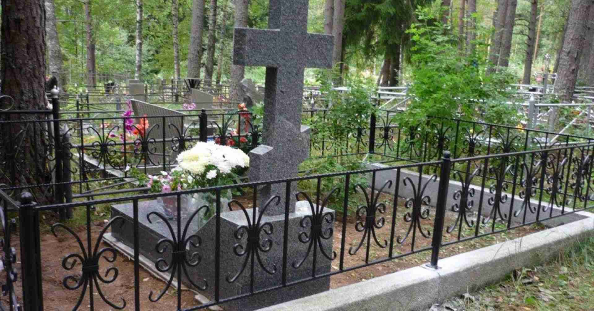 Как правильно выбрать размеры оградки на могилу